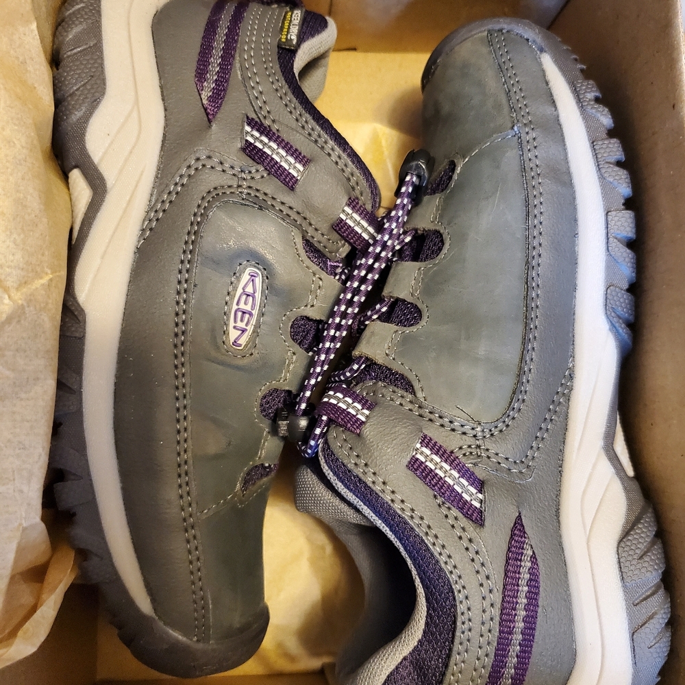 KEEN Unisex-Child Targhee Low Height Waterproof Hiking Shoe